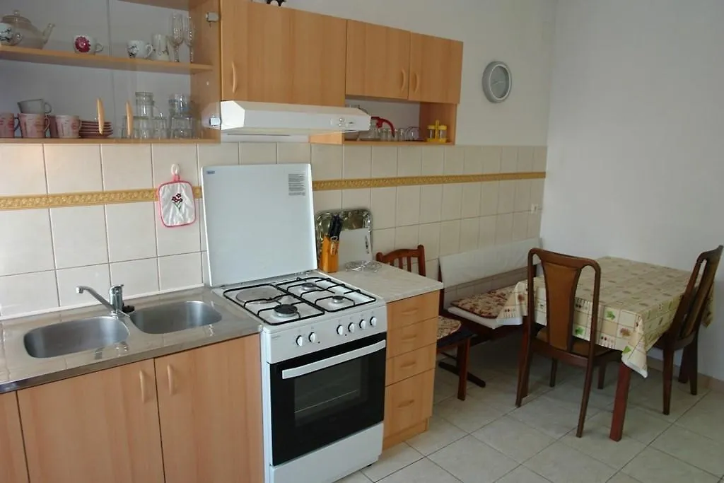 Lovely Apartment In Crikvenica With Wifi 0*,