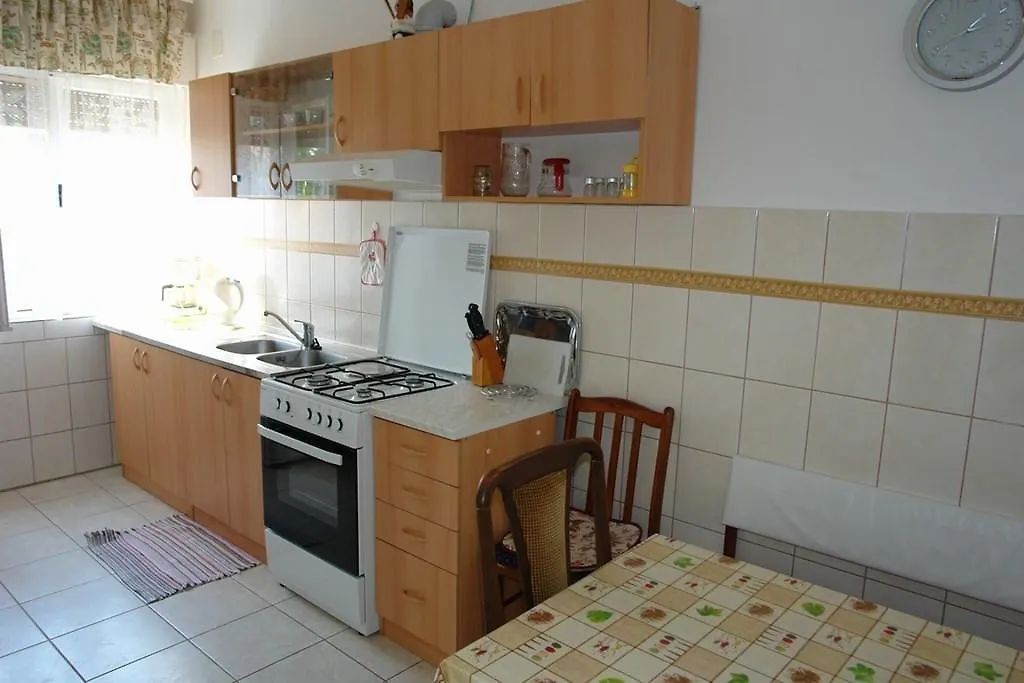 Lovely Apartment In Crikvenica With Wifi 0*,